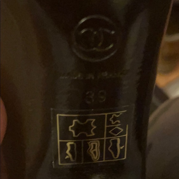 Chanel Black classic pumps Size 39 - Picture 9 of 10